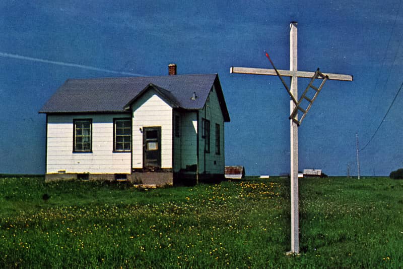 École du rang 8 à Saint-Nazaire-de-Berry, comté d’Abitibi, dans Jacques Dorion, Les Écoles de Rang au Québec, 1979.