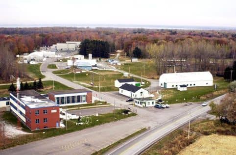 Vue aérienne du Centre d’essais et d’expérimentation des munitions (CEEM), Nicolet, photo tirée de la collection Histoire d’îles (2006) du Biophare de Sorel-Tracy.